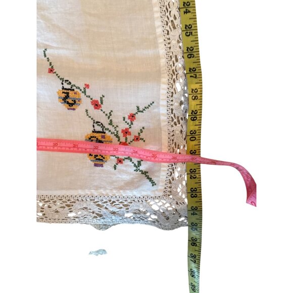 Vintage Hand-Embroidered Linen Tablecloth With Floral Bee Design & Crochet Lace - Picture 3 of 6